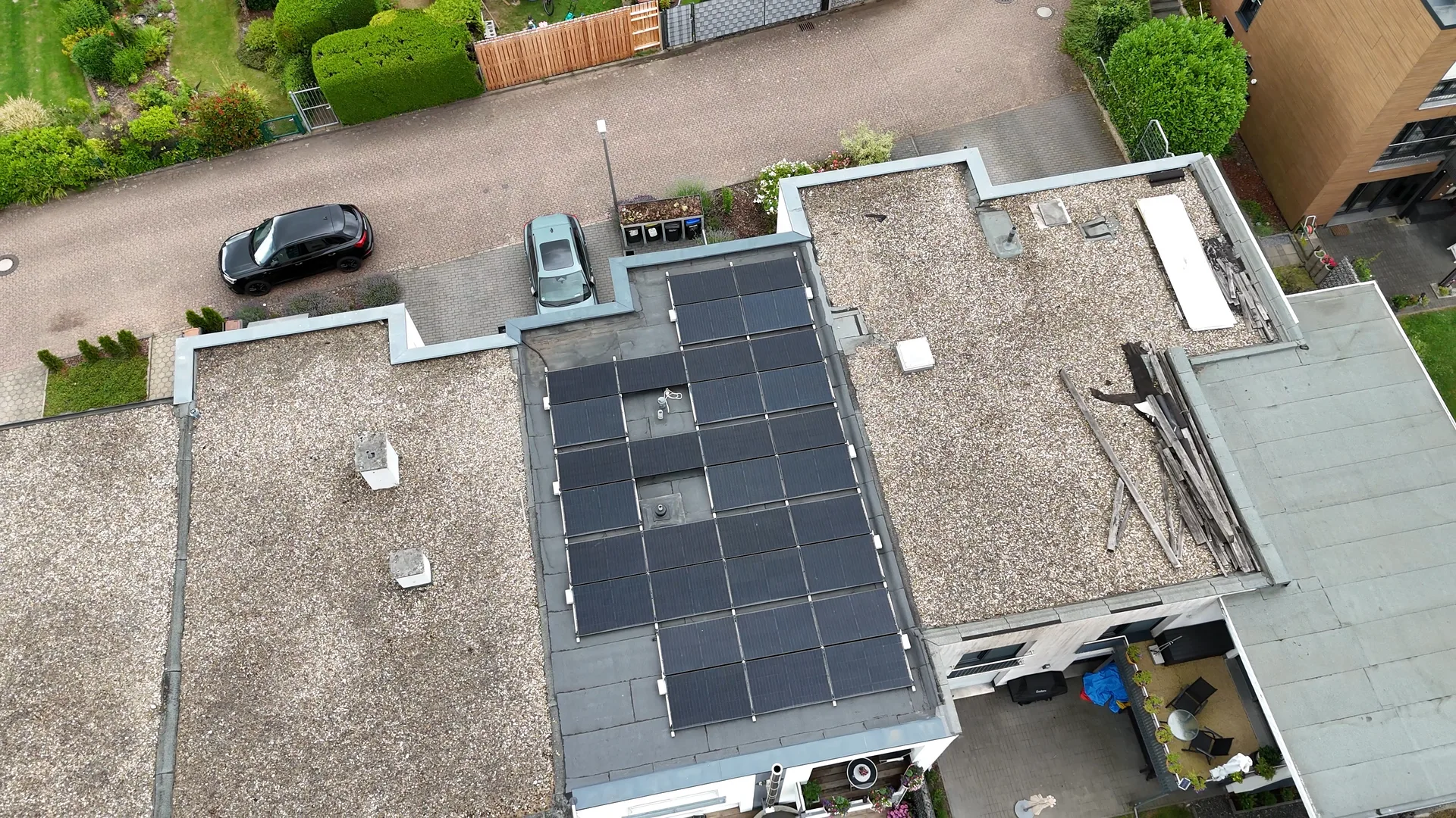 Echte Photovoltaikanlage von Sabosol auf einem Flachdach in Castrop-Rauxel